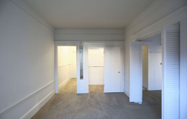 OPEN HOUSE: Saturday (6/28) 3:30pm-4:00pm. Classic San Francisco Jr. 1BR/1BA in an elegant Nob Hill building, Carpet Floors, Bay Windows, Shared laundry (830 Powell #3)