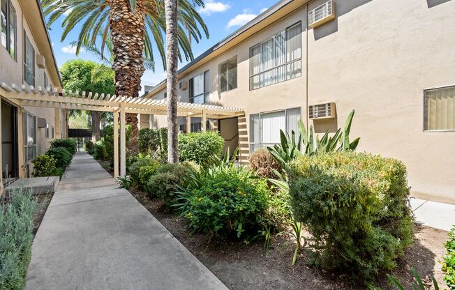 Exterior courtyard in Canoga Park Apartments