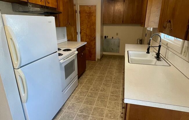 2 beds, 1 bath, $1,495