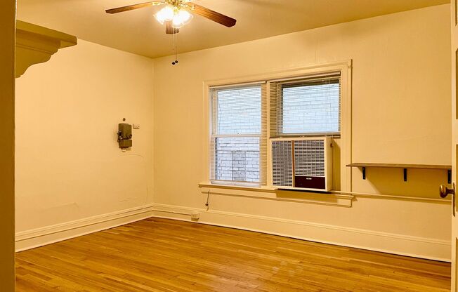 Studio, 1 bath, 350 sqft, $995, Unit 306