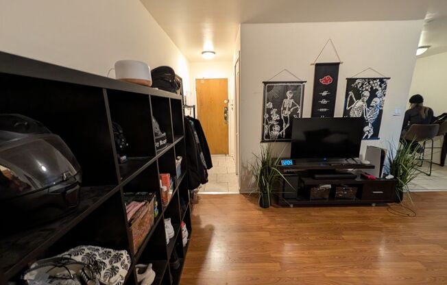 1 bed, 1 bath, 750 sqft, $1,595, Unit 1111H-404