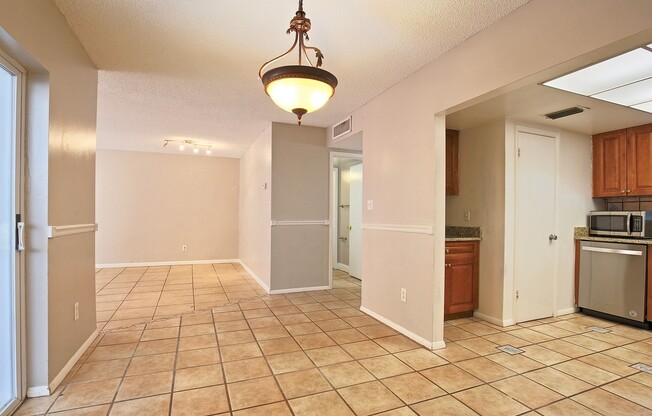 2 beds, 2.5 baths, $1,895, Unit UNIT 13