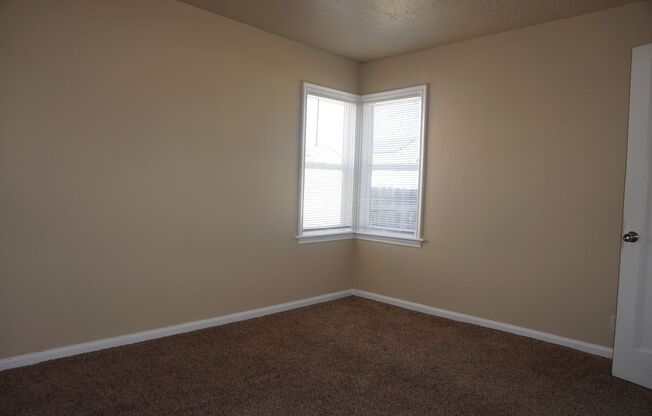 2 beds, 1 bath, $2,000