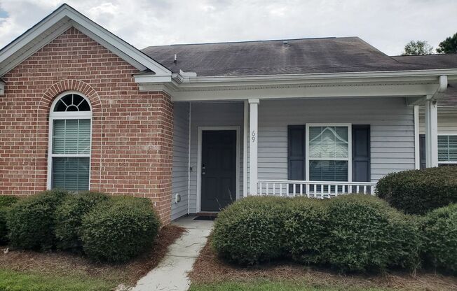 *Available Now* 3 Bedroom, 2bath townhome in the Highlands with a great lagoon view!