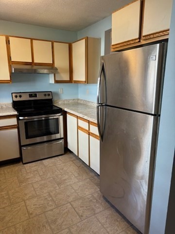 2 beds, 1 bath, 1,100 sqft, $2,000, Unit 10