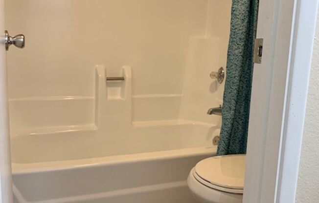 1 bed, 1 bath, 565 sqft, $1,175, Unit 210