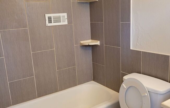 Studio, 1 bath, $825, Unit 209