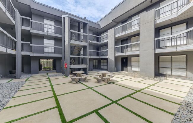 2722 Throckmorton