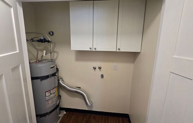 1 bed, 1 bath, 750 sqft, $1,075, Unit 1877F