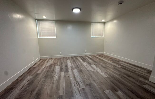 2 beds, 1 bath, $1,399, Unit 13