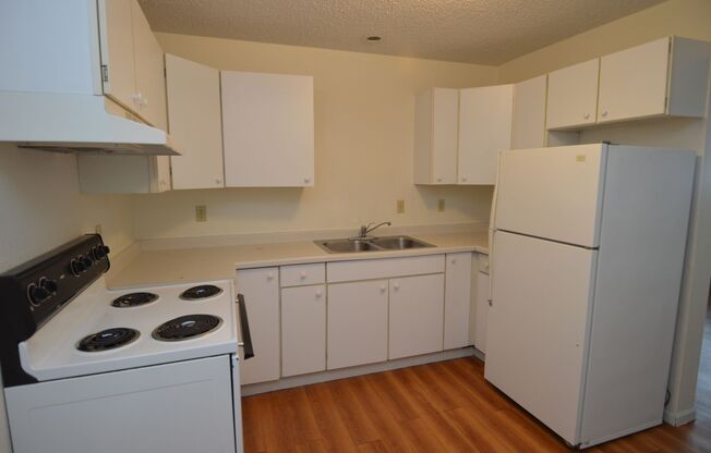 2 beds, 1 bath, 800 sqft, $695, Unit 1