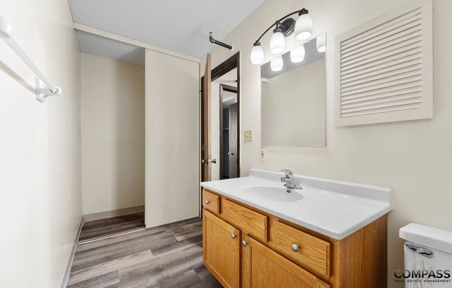 1 bed, 1 bath, 709 sqft, $1,045, Unit 2215-325