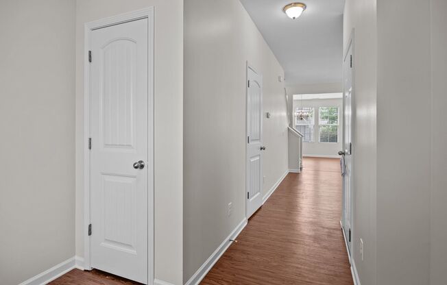Fantastic 3 Bedroom End-unit Townhome with One-car Garage, Pet Friendly!