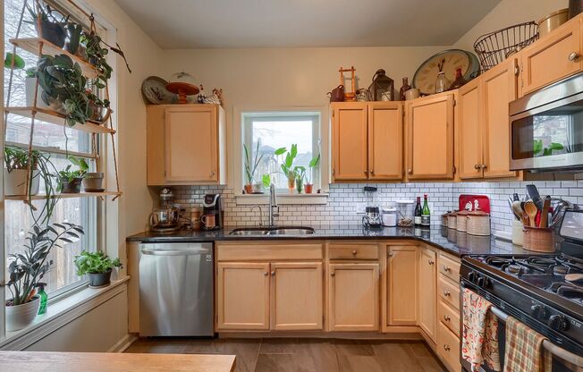 Large 3 Bedroom in Midtown