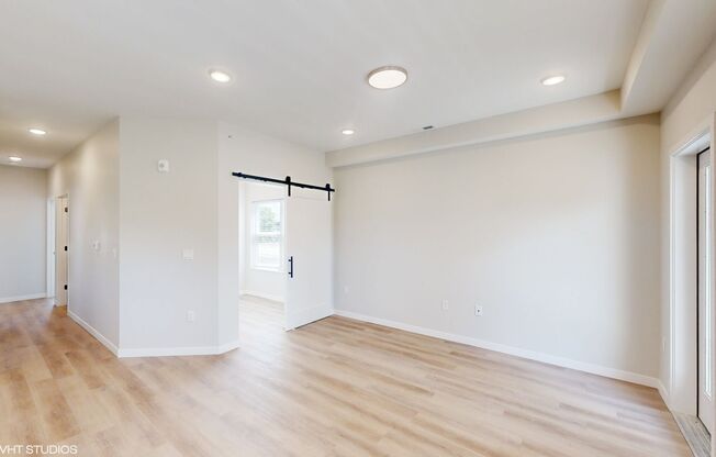 2 beds, 2 baths, 1,071 sqft, $1,800, Unit 4-210
