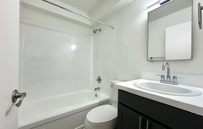 2 beds, 1 bath, 695 sqft, $1,525, Unit 62