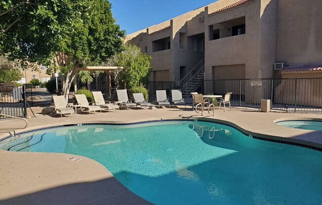 1 Bedroom Condo - Scottsdale - Updated - Ground level - In unit washer/dryer