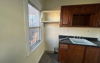 1 bed, 1 bath, $895, Unit 1R