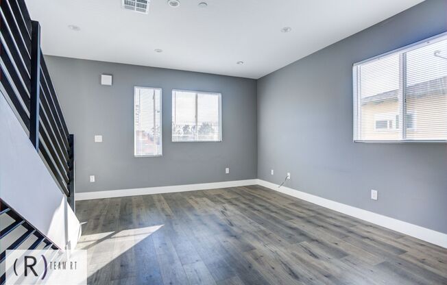 3 beds, 3 baths, 1,565 sqft, $3,600, Unit 11639 1/2 Burbank Blvd
