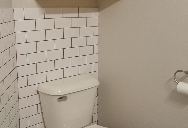 1 bed, 1 bath, $1,050, Unit 215