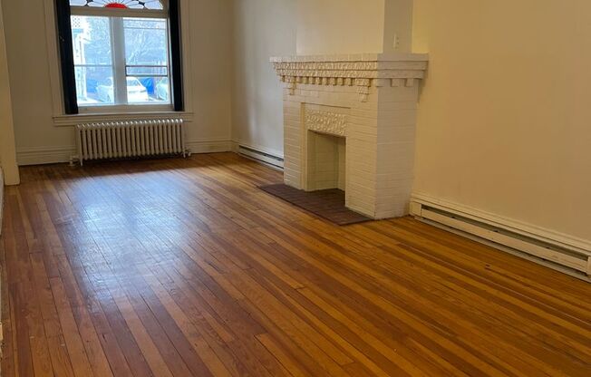 1 bed, 1 bath, $1,149, Unit 1248 W Walnut St-1st Floor