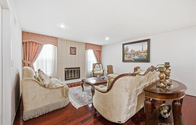 5 beds, 3.5 baths, 2,914 sqft, $5,500