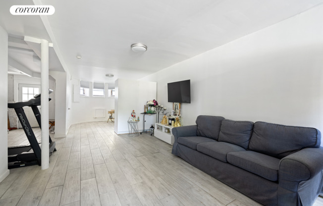 651 76 ST