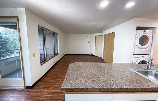 2 beds, 2 baths, 900 sqft, $2,695, Unit 210
