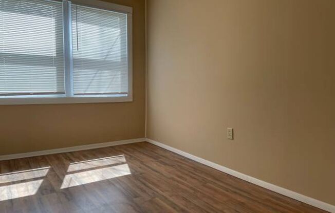 3 beds, 1 bath, 864 sqft, $900, Unit 3013 E Locust