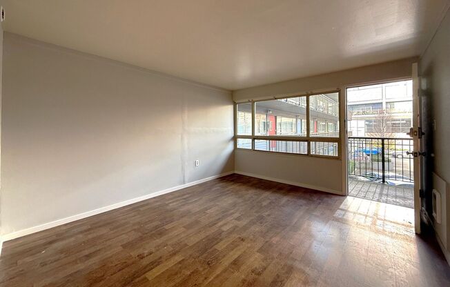 1 bed, 1 bath, 350 sqft, $1,195, Unit 211