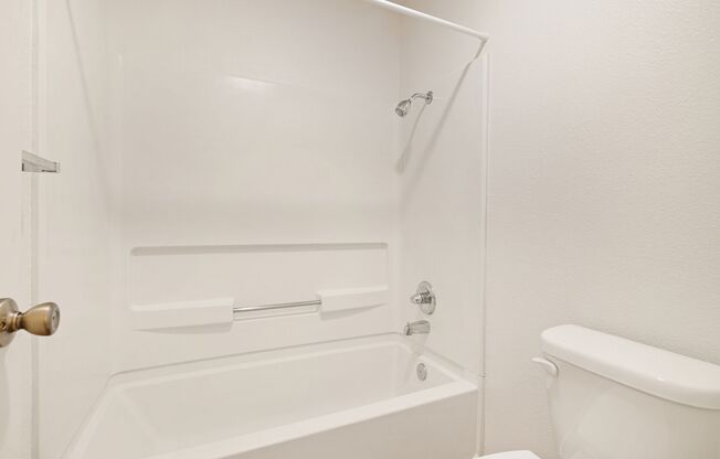 2 beds, 2 baths, 867 sqft, $1,695, Unit 183