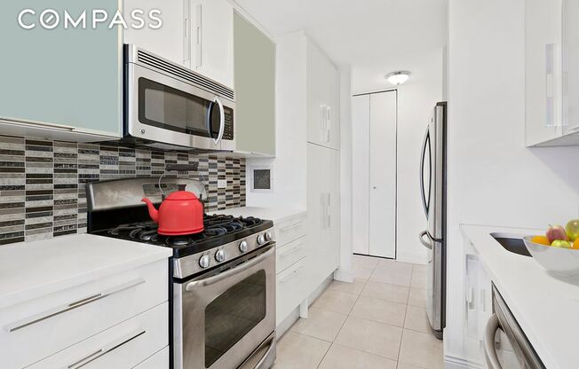 112 1 QUEENS BLVD
