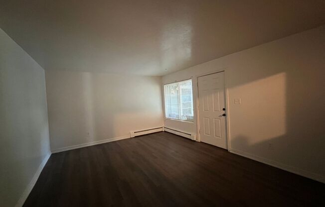 Spacious 3 Bedroom 1 Bath in Bear Valley Lakewood!