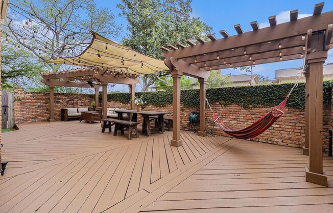 Updated 2-Bed, 2.5-Bath Patio Home Near Uptown