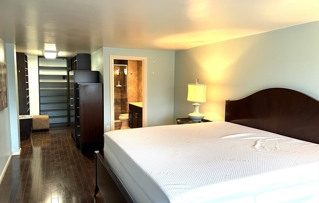 3 beds, 2 baths, 1,644 sqft, $3,800, Unit 711