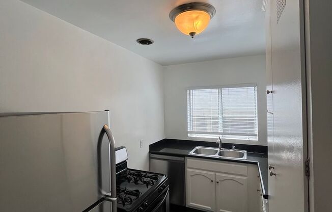 1 bed, 1 bath, 633 sqft, $2,800, Unit 17010-7