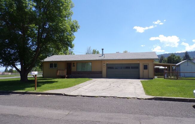1108 E Ave