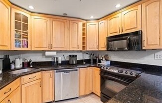 2 beds, 2 baths, 871 sqft, $2,950, Unit 721