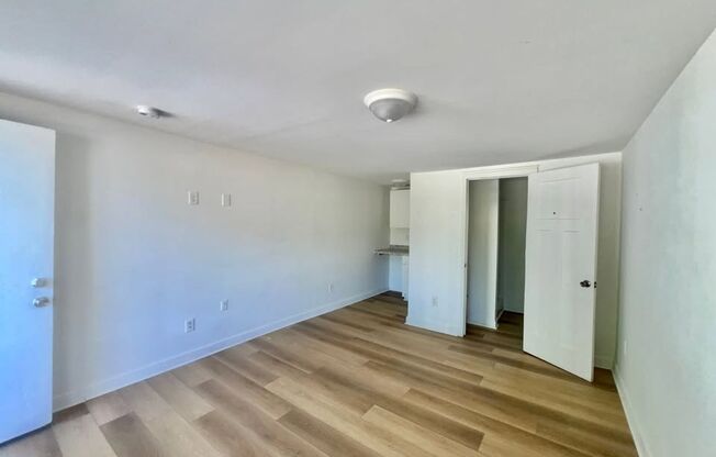 Affordable Studio Near Downtown Myrtle Beach – Some Utilities Included! – $1,100/Month
