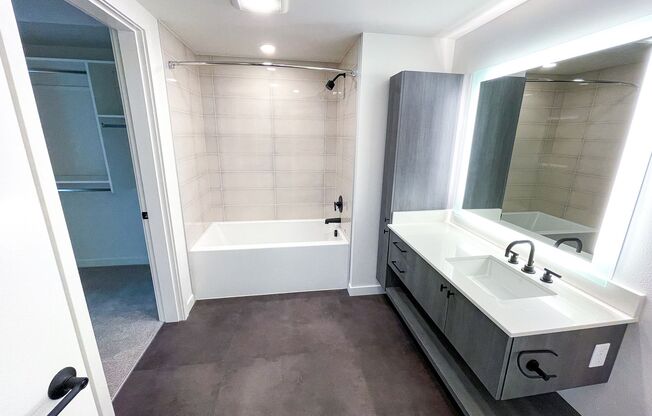 1 bed, 1 bath, 775 sqft, $3,495, Unit 220