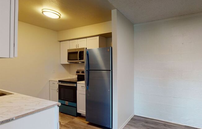 Welcome home to Golden Key Apartments centrally located in Phoenix, AZ