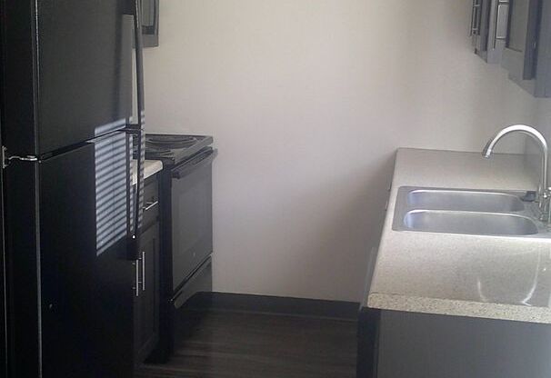 2 beds, 1.5 baths, 1,032 sqft, $1,800, Unit 8B