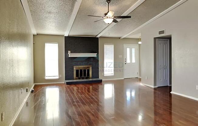 1617 GOLDEN GRV DR
