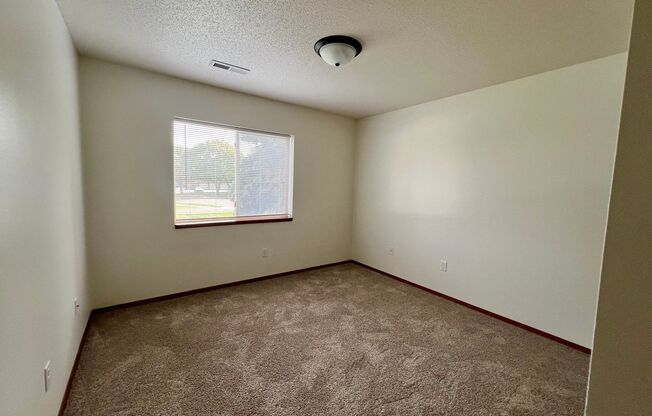 2 beds, 1 bath, 900 sqft, $925, Unit 111