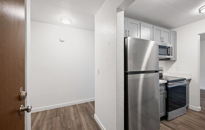 1 bed, 1 bath, 740 sqft, $2,100, Unit 402
