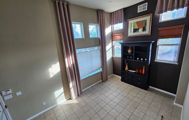 Modern Spacious Townhome in San Pablo