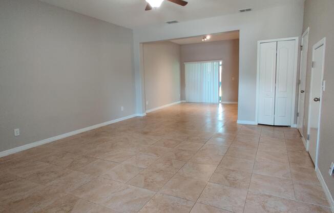 2910 RODRICK CIR