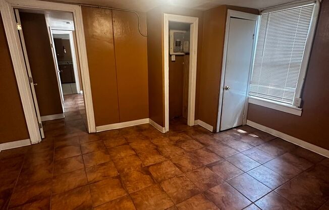 1 bed, 1 bath, $475