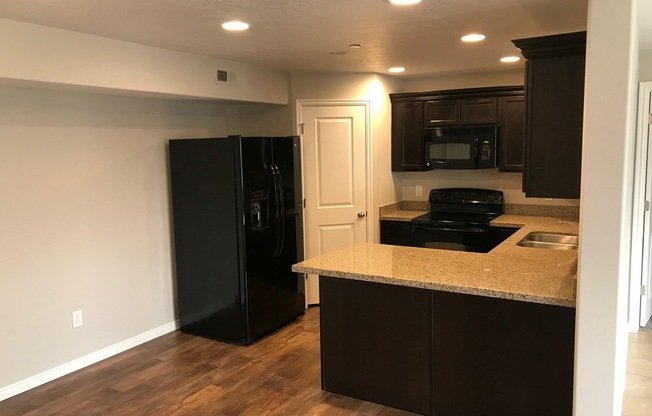 3 beds, 2 baths, 1,215 sqft, $1,895, Unit I-05