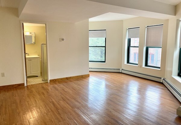 3 beds, 1 bath, 1,200 sqft, $4,500, Unit 38